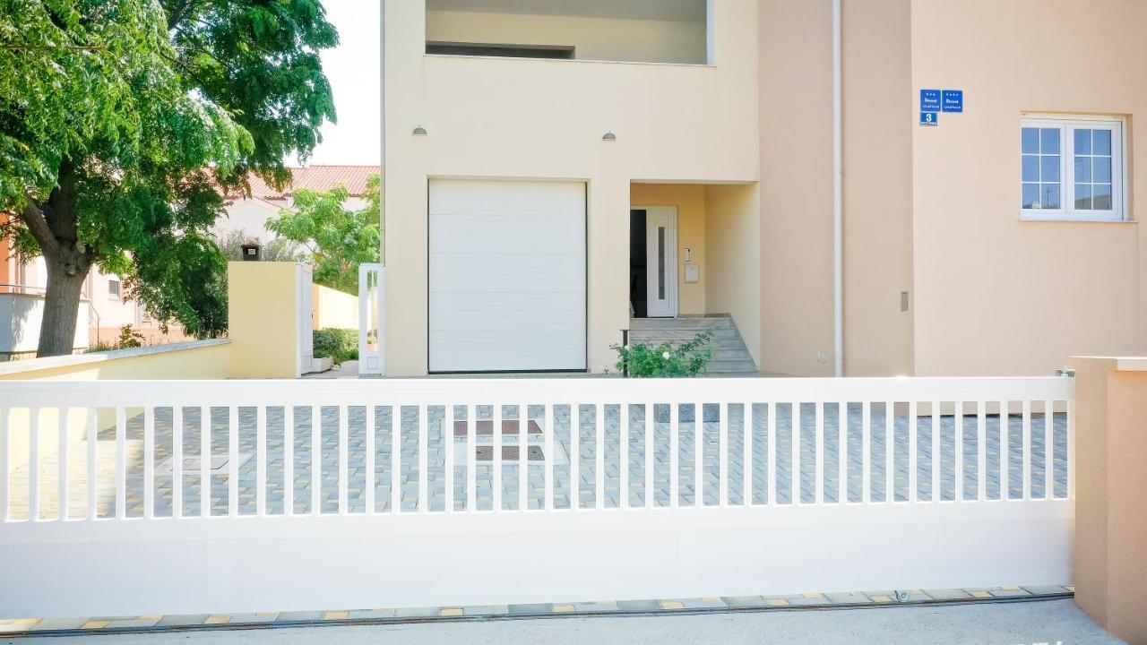 Apartments Sandrina Vrsi Eksteriør billede