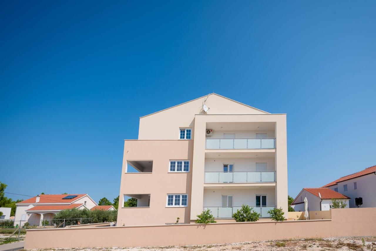 Apartments Sandrina Vrsi Eksteriør billede