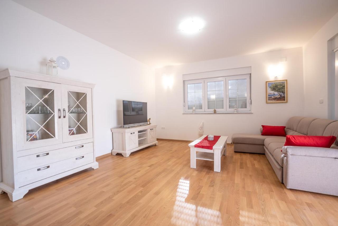Apartments Sandrina Vrsi Eksteriør billede