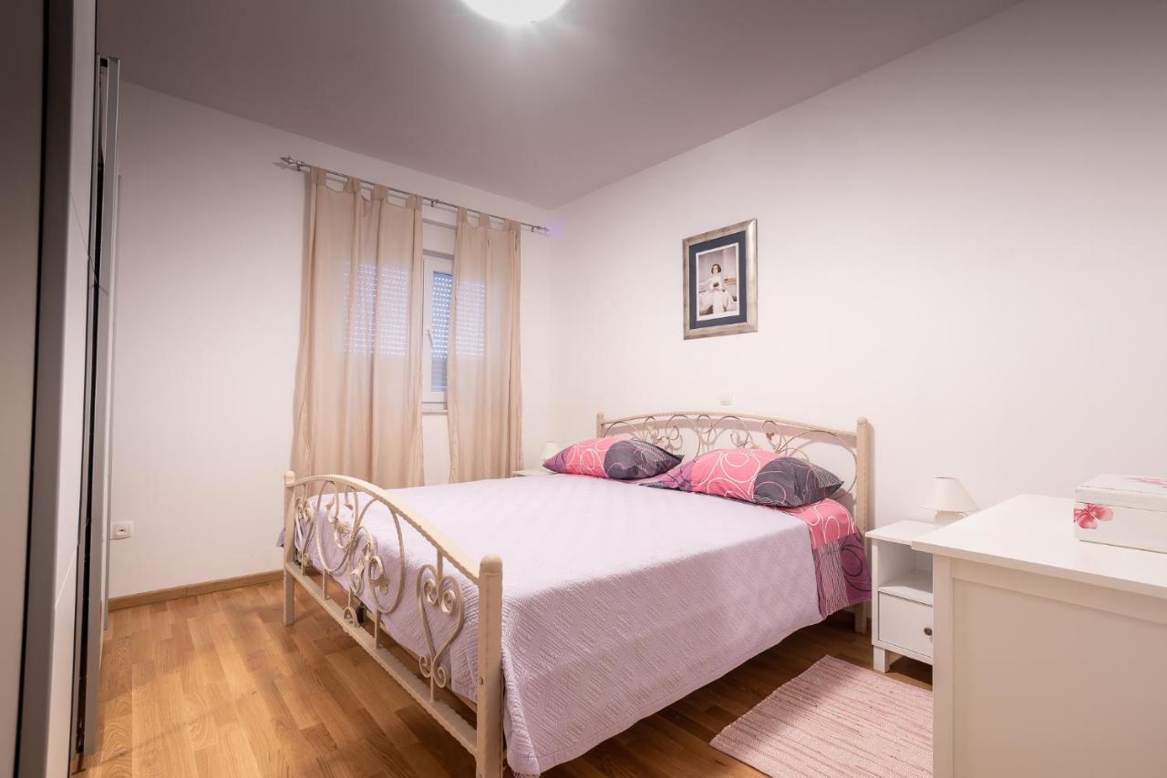 Apartments Sandrina Vrsi Eksteriør billede