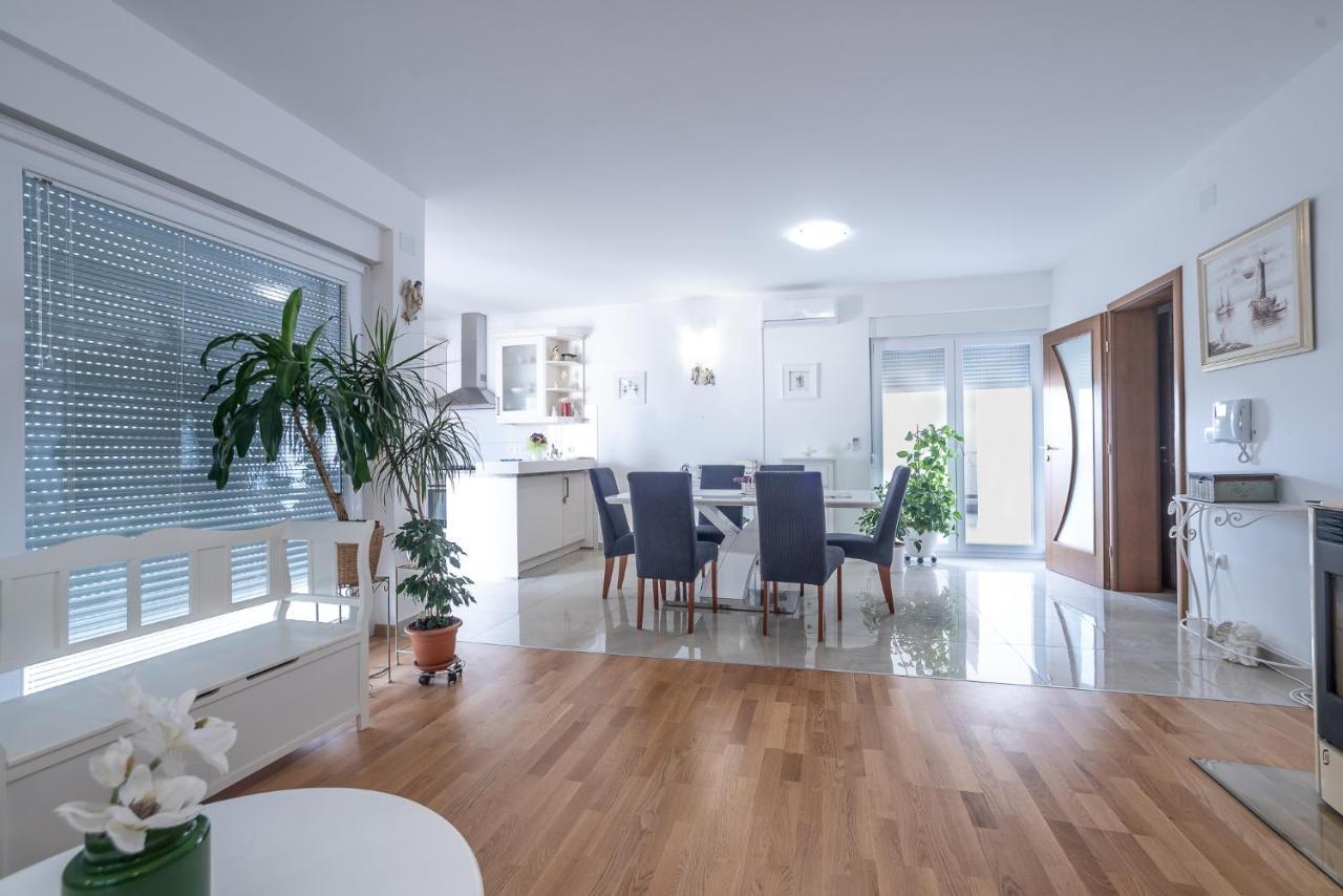 Apartments Sandrina Vrsi Eksteriør billede