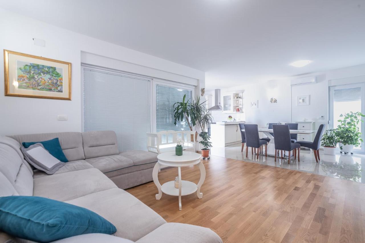 Apartments Sandrina Vrsi Eksteriør billede