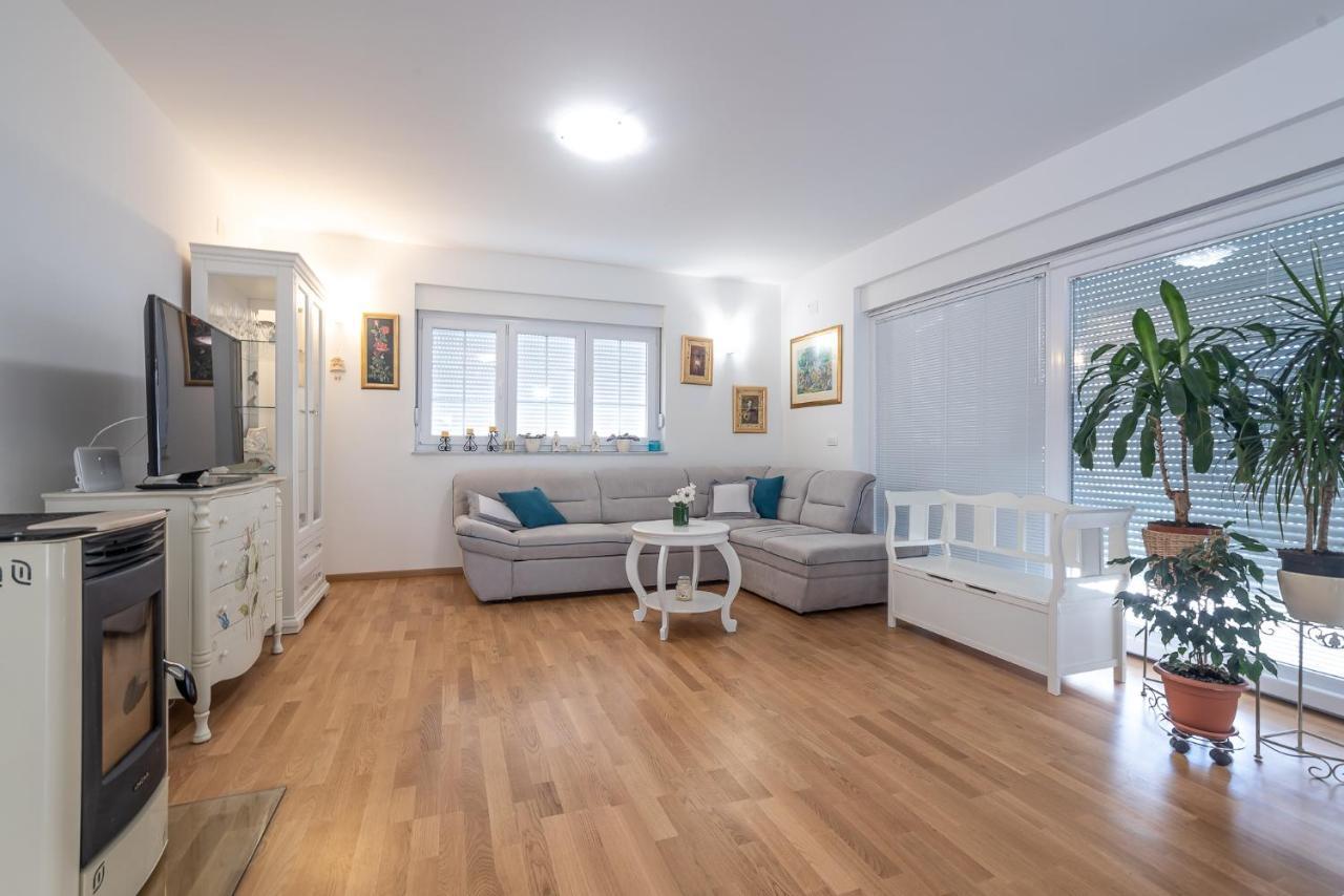 Apartments Sandrina Vrsi Eksteriør billede