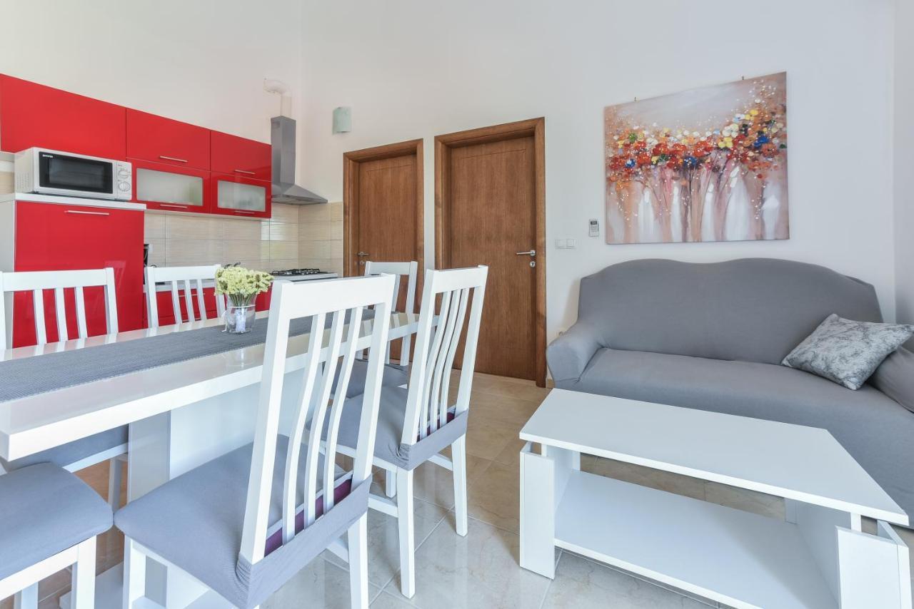 Apartments Sandrina Vrsi Eksteriør billede